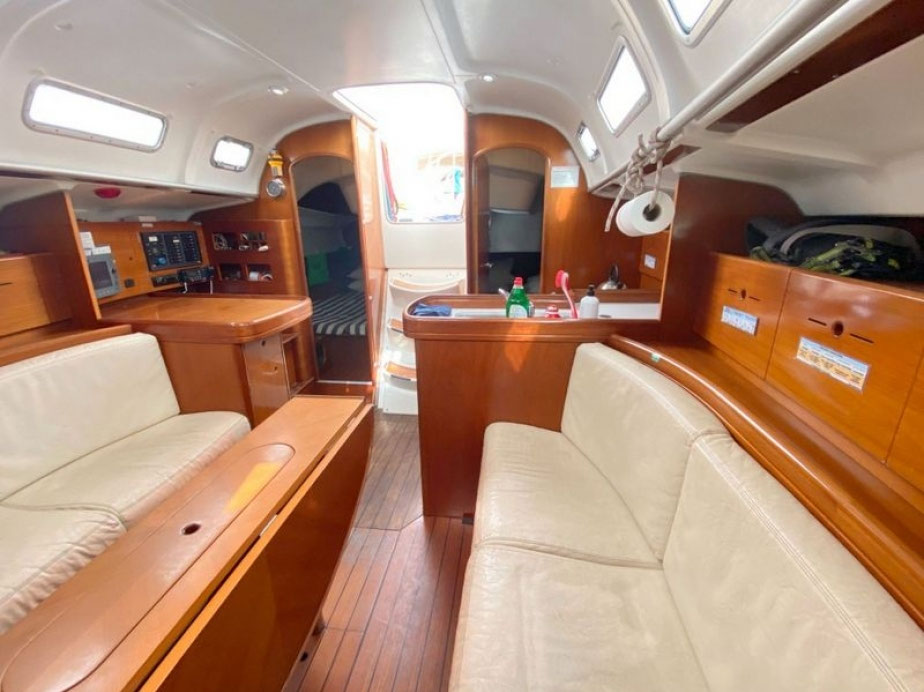 Beneteau First 40.7 training yacht - photo 3