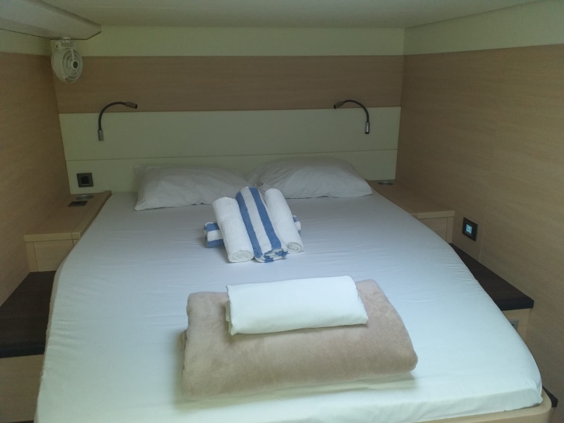 Queen Cabin - Lagoon 620