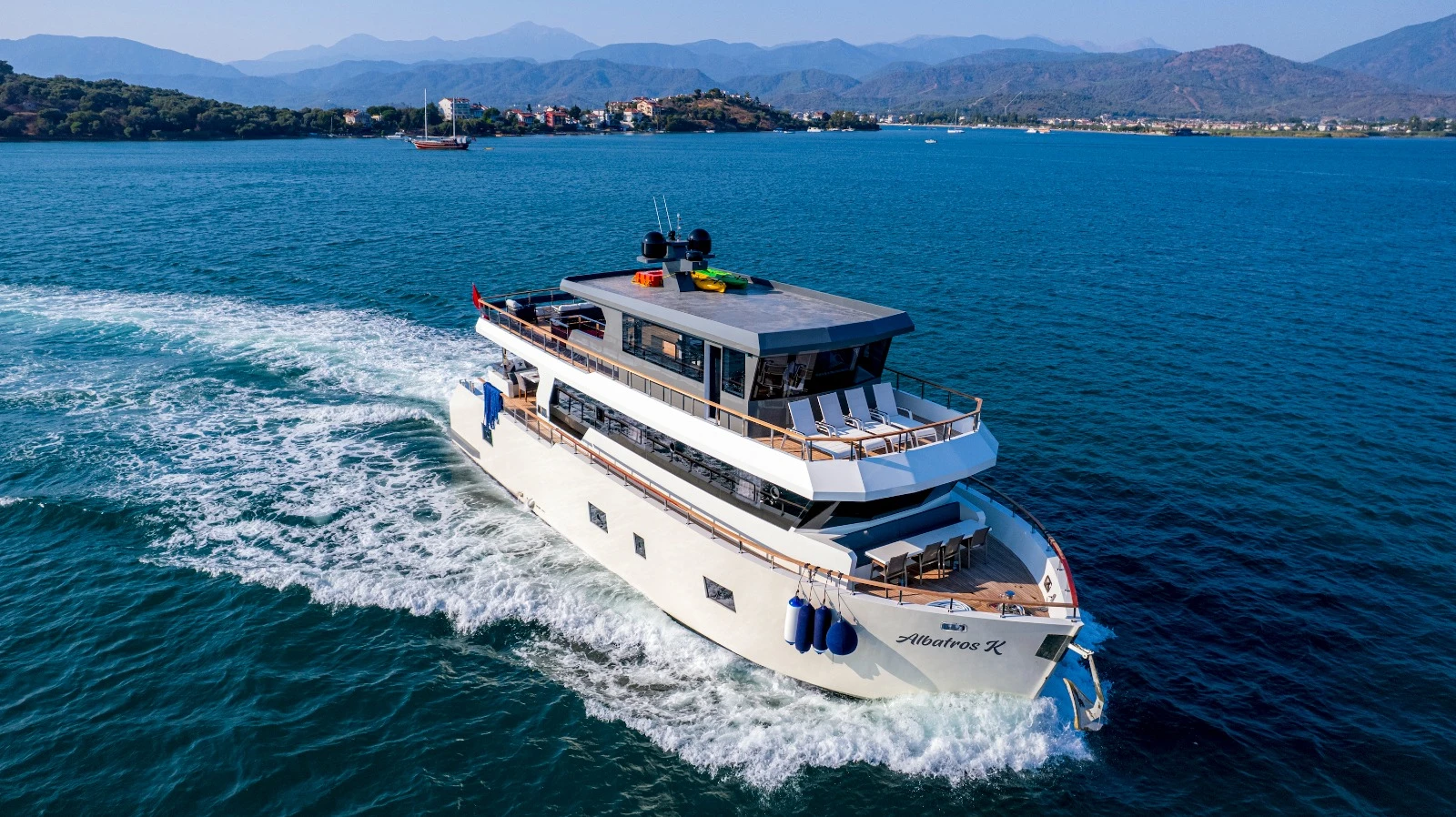 Albatros Explorer 2