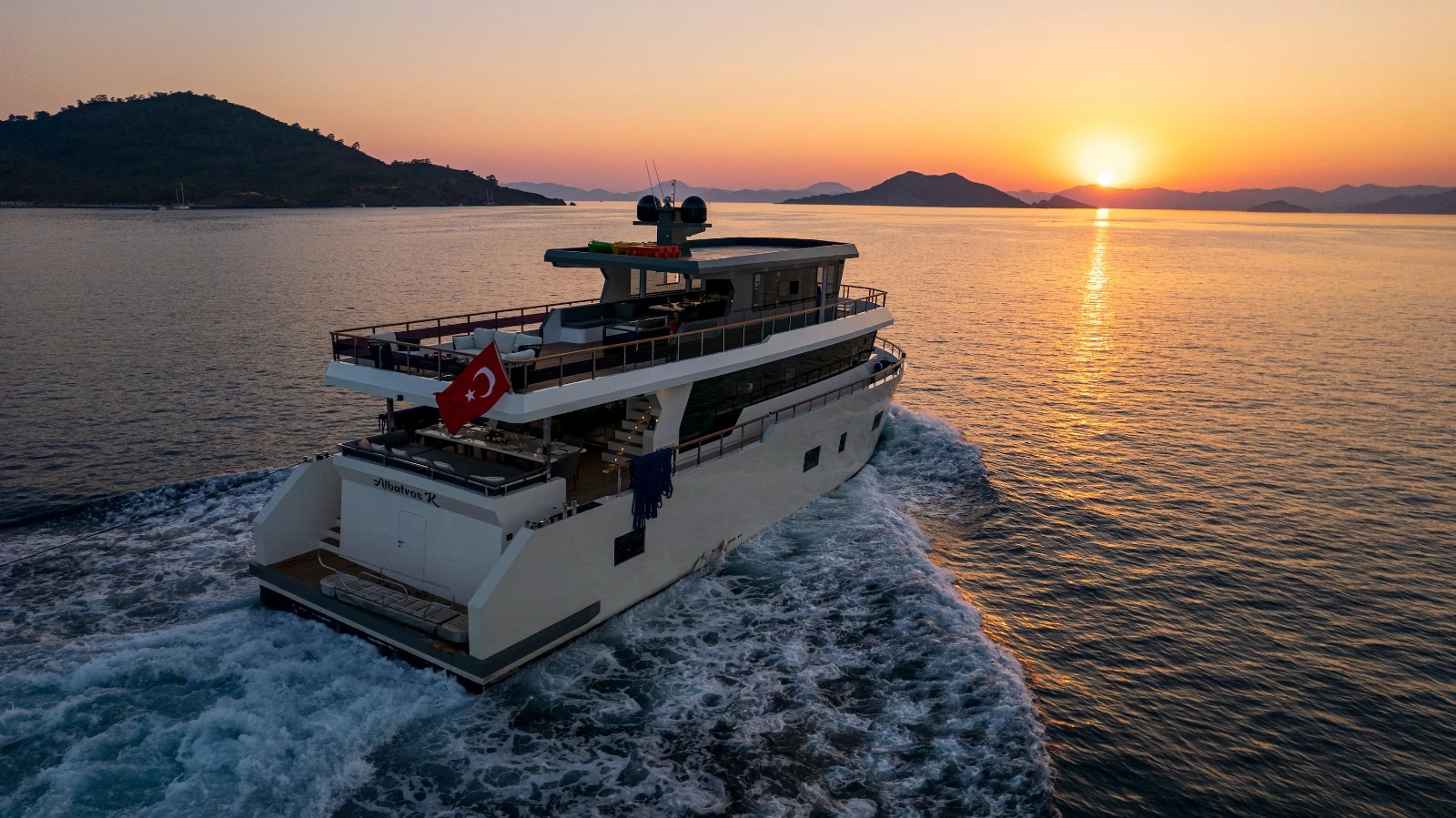 Albatros Explorer 4
